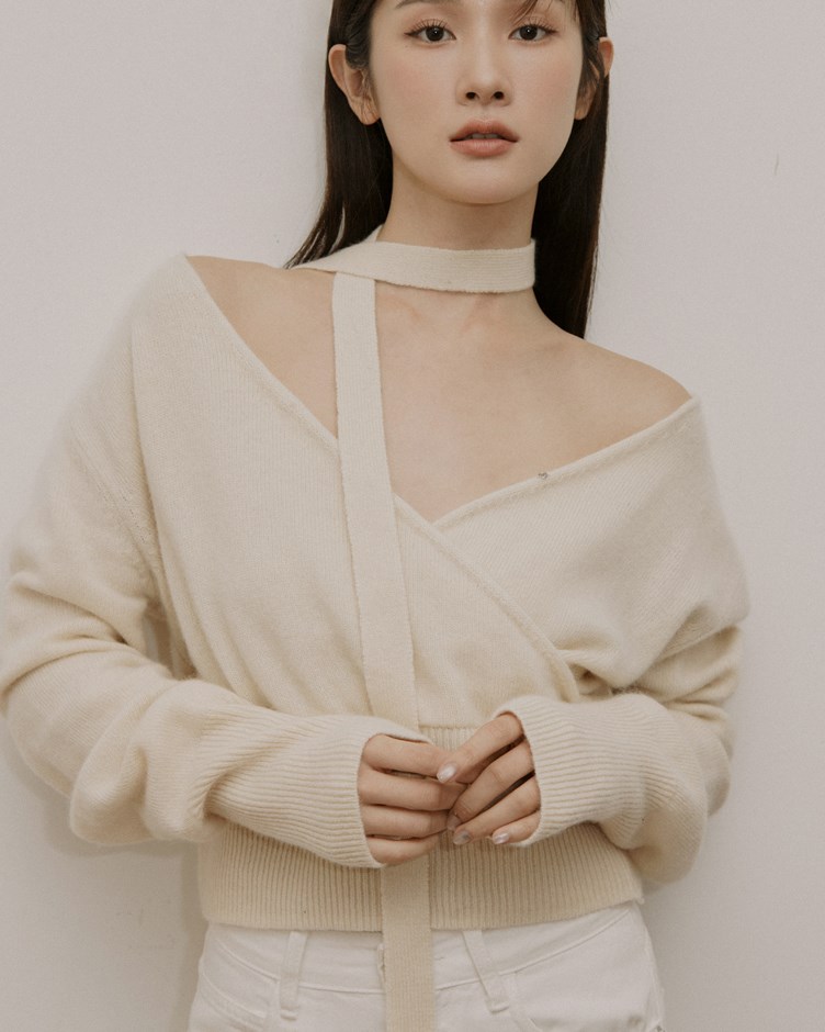 13 V領針織長袖上衣(附領巾)