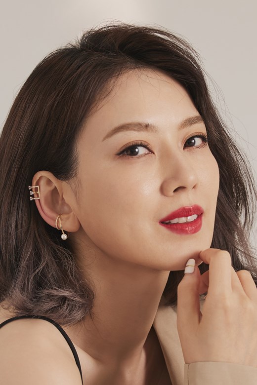 ELEGANT PEARL EAR CUFFS